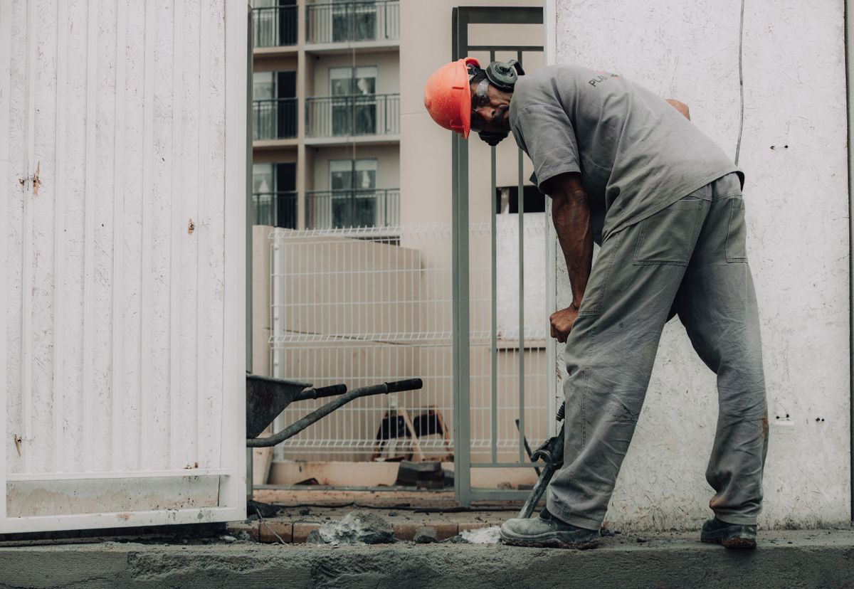 Démolition de dalle béton au marteau-piqueur — EDAC Bâtiment